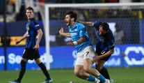 Inter Miláno sa teší zo zisku trofeje. O výhre nad Neapolom rozhodol v závere Martinez