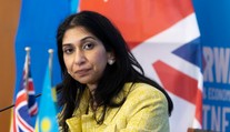Sunak odvolal ministerku vnútra Bravermanovú, nahradil ju expremiér Cameron