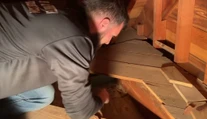 VIDEO: Majiteľke domu nedal spávať chýr o ukrytých peniazoch. Slušnú sumu našiel lovec pokladov