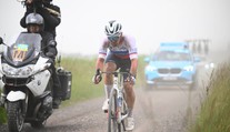Skvelý Kubiš s parádnym výsledkom hneď na úvod klasík. Van Aert mal veľkú smolu