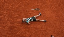 Roland Garros: Neuveriteľné finále rozhodol napínavý piaty set. Po famóznom obrate oslavuje Alcaraz