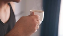 Lepšia nálada, nižšie riziko depresie. Aké je ideálne množstvo kávy?