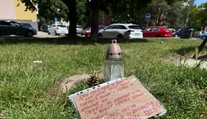 Krvavá dráma v Dúbravke. Na mieste tragédie sa objavil smutný odkaz od priateľky obete