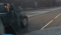 Otec so synom brutálne zbili vodiča auta, ktorý ich predbehol. Čo je v prípade nové?