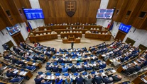 Hádka v parlamente o druhom pilieri. Vláda tlačila na skrátené legislatívne konanie, opozícia bola proti