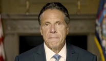Guvernér Cuomo odmietol obvinenia z nevhodných dotykov a obťažovania