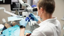Vedcom sa v laboratóriu podarilo vypestovať ľudský zub, raz môže nahradiť implantáty