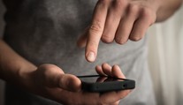 Budúci rok začnú platiť nové predpisy pre smartfóny. Pozrite sa, čo sa zmení