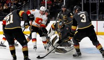 VIDEO: Takýto intuitívny zákrok vytiahol proti Calgary gólman Fleury z Las Vegas
