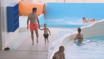 Slovenské kúpaliská zažívajú jednu z najhorších letných sezón vôbec. Počasie im nepraje, akvaparky a wellness sú však plné