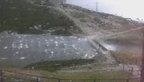 VIDEO: Takmer prázdne Skalnaté pleso sa zrazu vylievalo z brehov