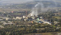 Fabrika na spracovanie dreva je opäť v kríze. Znižuje platy a prepúšťa zamestnancov