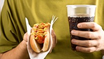 Hot dog nie je americký a predchodca koly je z Korziky. Odkiaľ pochádzajú obľúbené pochúťky a ako vznikli