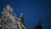 Prvé kolo konkláve sa natiahlo. Odborníčka vysvetľuje, čo mohlo kardinálov zdržať