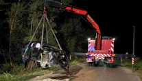 FOTO: Vážna nehoda: V aute sedelo 6 ľudí, šoféroval 16-ročný chlapec