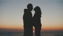 Milenci na dohodu už nie sú tabu. Mladí sa nechcú viazať, vzťahy sa menia