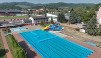 Hygienici uzavreli kúpalisko v Púchove. Dôvodom je nevyhovujúca kvalita vody v bazénoch