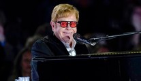 Dokázalo to iba 19 umelcov. Elton John sa po získaní ceny EMMY stal členom exkluzívneho klubu