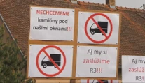 Spia v hluku, boja sa vyjsť z domu. Obyvateľov Dobrej Nivy trápi každodenná nákladná doprava