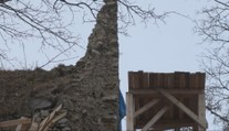 Hrozivá udalosť na slovenskom hrade. Zrútila sa časť múru, veľké varovanie pre turistov