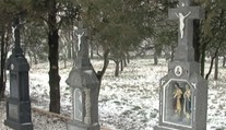 Vo Veľkých Kozmálovciach vznikla netradičná galéria. Vystavujú pomníky