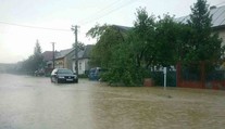 Východným Slovenskom sa prehnala prietrž mračien. Niektoré okresy sú pod vodou