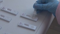 Antigénový test za jeden cent? Vo Svidníku pristúpili k spoplatneniu testovania netradične