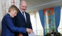 Tisíce ľudí sa zhromaždili na protestoch, žiadali odchod Lukašenka