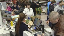 Mzdy na Slovensku stále rastú, aj tak veľa ľudí odchádza