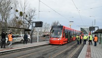 Prvá jazda: Po viac ako 50 rokoch sa vrátila električka do Petržalky