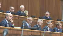 Poslanci prídu o energopomoc. Koalícia podá návrh, ktorý z nej vylúči celý parlament