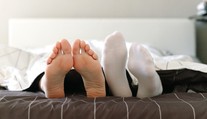 Spávate s ponožkami alebo bez nich? Zisťovali sme, čo sa zmení, ak si ich natiahnete