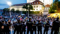 Lengvarského zákon o covidpasoch prešiel prvým čítaním. Protest pred parlamentom bude pokračovať