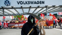 Volkswagen chystá radikálny krok. Obeťou krízy sa stane jedna z najznámejších značiek koncernu