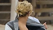 To sú ukážkové prsia! Rita Ora ich vystavila na pláži