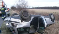 Pri Nižných Ružbachoch skončilo auto s tromi deťmi na streche