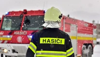 Nad hlavou mu horela strecha, no odmietal opustiť dom. Záchranné zložky zasiahli v kľúčovej chvíli