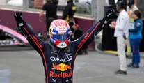 Max Verstappen ovládol VC Azerbajdžanu. Katastrofálny víkend zažil McLaren, Piastri skončil v prvom kole