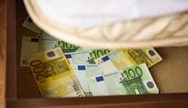 Pod "posteľou" máme ešte schovaných takmer 19 mil. slovenských bankoviek
