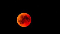 Nebeské divadlo, ktoré si nemôžete nechať ujsť: Na oblohe sa objaví krvavý Mesiac