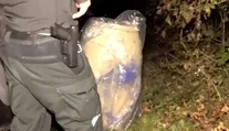 FOTO: Záhadný sud na dne Domaše. Polícia má podozrenie, že sú v ňom kostrové pozostatky človeka