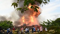 Neďaleko Kuala Lumpur vypukol obrovský požiar. Viac ako sto ľudí je zranených