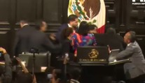 VIDEO: V mexickom senáte sa strhla bitka. Padali aj vyhrážky smrťou