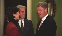 Vážne predvolania v kauze Epstein. Na súde sa ukážu Clintonovci aj exministri spravodlivosti
