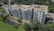 Bytovka Glance House, opradená kauzami, sa predáva. Oklamaní kupci sa k svojim bytom už zrejme nikdy nedostanú