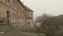 Stavba opradená množstvom legiend dodnes uchováva cenné pamiatky