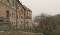 Stavba opradená množstvom legiend dodnes uchováva cenné pamiatky