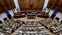 Referendum o vojenských základniach nateraz nebude, poslanci návrh zamietli