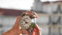 Zmena času má väčší vplyv, než si myslíte. Hrozí únava aj podráždenosť