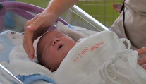 Ležal úplne potichu a čakal. „Všetci sme sa doňho zamilovali,“ hovorí primárka o chlapčekovi z Hniezda záchrany